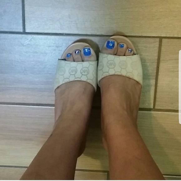 Michael Kors shoes - Picture 2 of 2